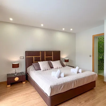 Luxury 4-suite Villa, Pool, Jacuzzi, Games Βίλα Αλμπουφέιρα