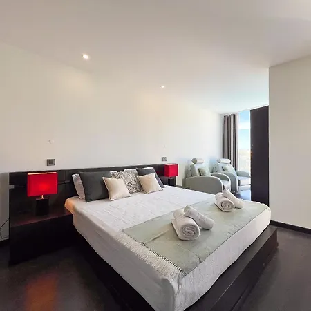Luxury 4-suite Villa, Pool, Jacuzzi, Games Αλμπουφέιρα