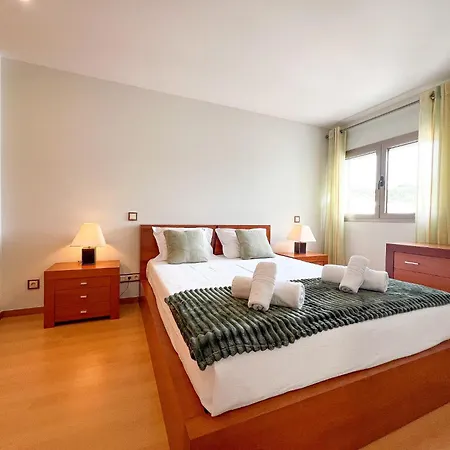 Luxury 4-suite Villa, Pool, Jacuzzi, Games Βίλα Αλμπουφέιρα