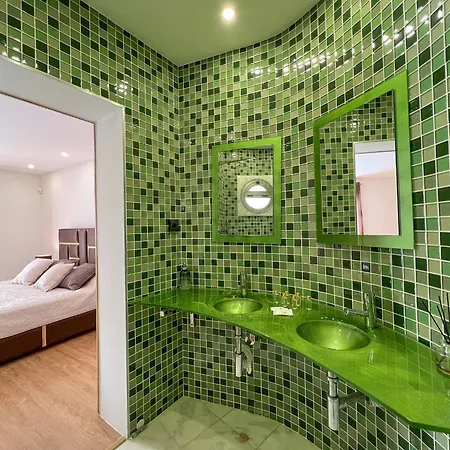 Luxury 4-suite Villa, Pool, Jacuzzi, Games Villa