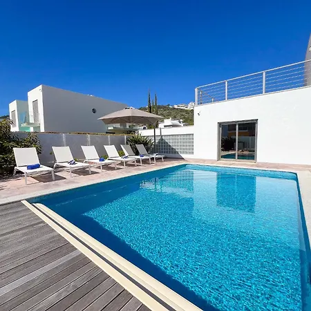 Luxury 4-suite Villa, Pool, Jacuzzi, Games Αλμπουφέιρα