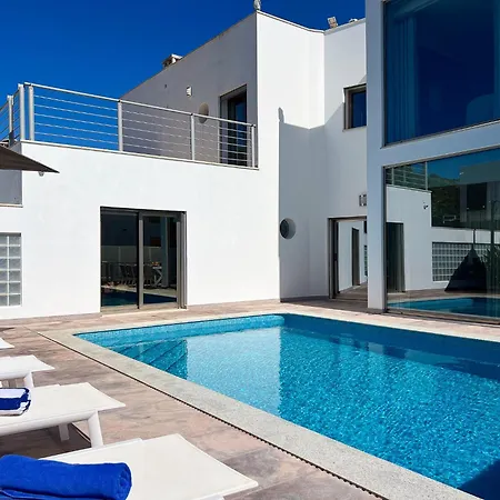 Villa Luxury 4-suite Villa, Pool, Jacuzzi, Games
