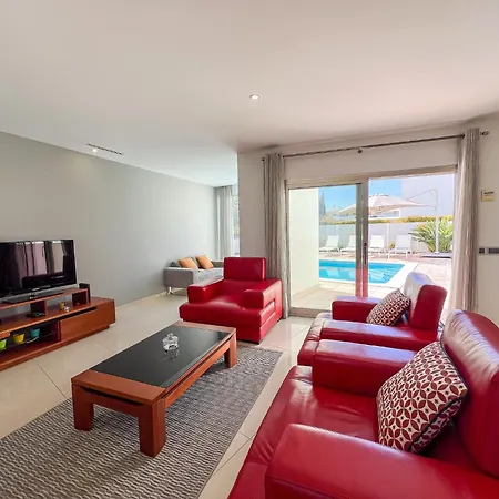 Villa Luxury 4-suite Villa, Pool, Jacuzzi, Games *