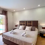 빌라 Luxury 4-suite Villa, Pool, Jacuzzi, Games