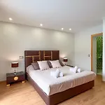 Luxury 4-suite Villa, Pool, Jacuzzi, Games 빌라 알부페이라