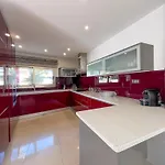 Luxury 4-suite Villa, Pool, Jacuzzi, Games * 알부페이라